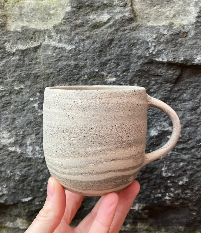 Marmoreret kop med hank, grå