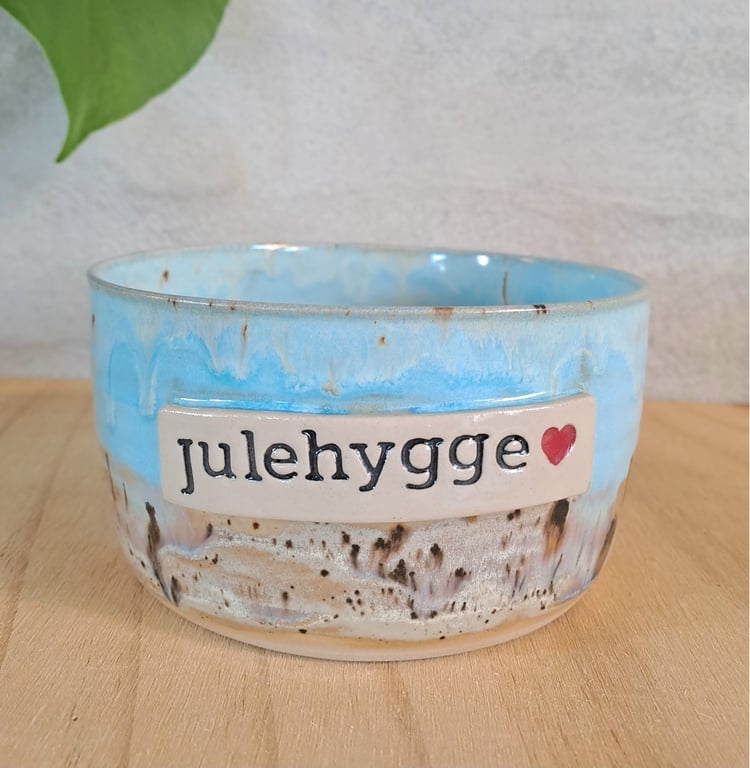 Julehygge skålen er 14 cm i diameter og 7,5 cm høj