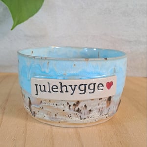 Julehygge skålen er 14 cm i diameter og 7,5 cm høj – produktbillede