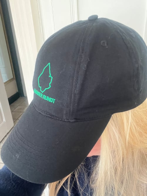 Kasket, sort med broderet logo (3)