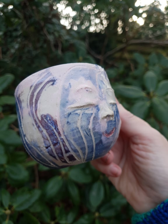 Malerisk mildt smilende kop med hank billede 2