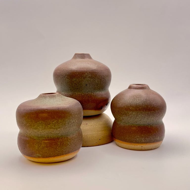 Hånddrejet mini-vase i stentøj  billede 6