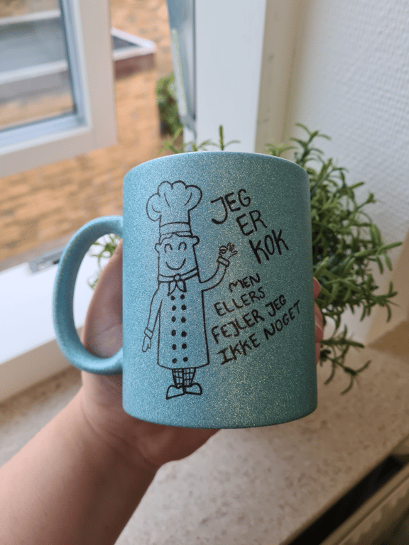 Krus: jeg er kok, men ellers fejler jeg ikke noget Lys blå Glimmer