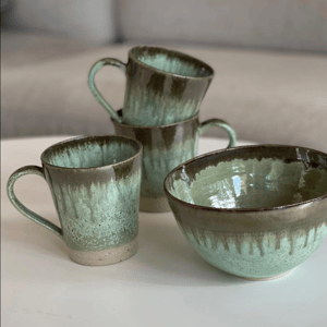 Krus m/hank, kobbergrøn/tenmoku – produktbillede