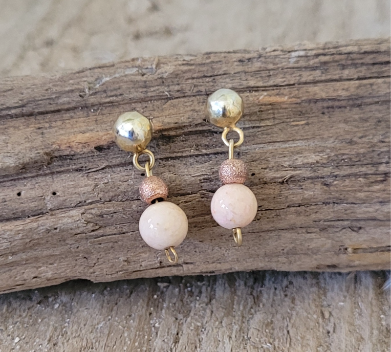 Nude marmor ørestikker.