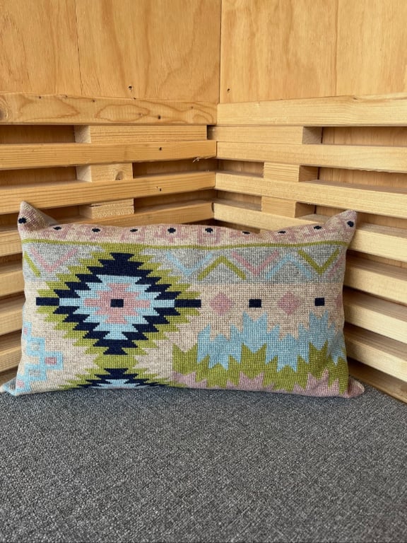 Looks Like Kelim 2034-1  Str. 29 x 49 cm.