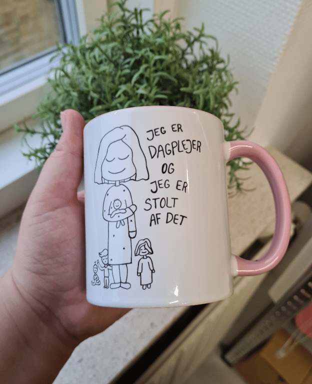 Krus: Jeg er dagplejer og jeg er stolt af det Rosa billede 3