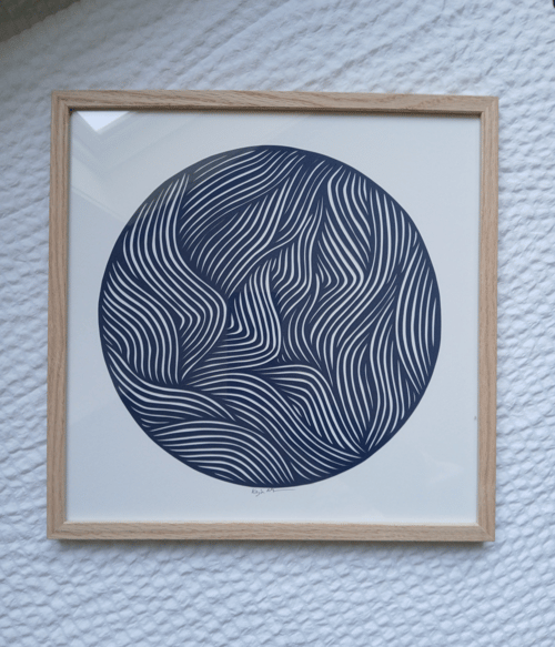 30x30cm papercut, marineblå. Indrammet 