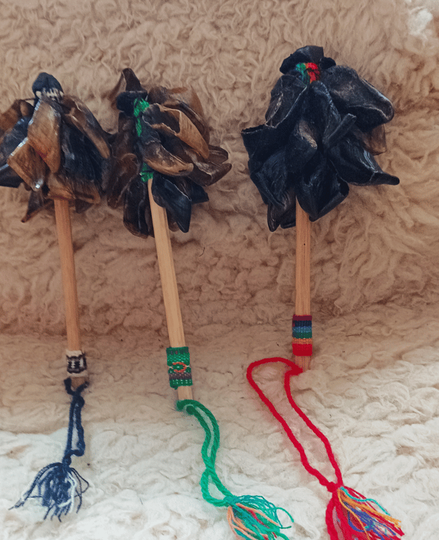 Rasle fra Peru.. den ægte med klove fra geder