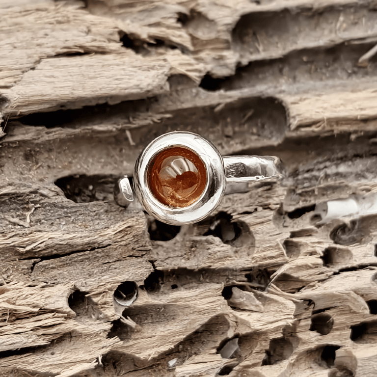 Orange granat ring.