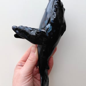 væghængt dansende pukkelhval  – produktbillede