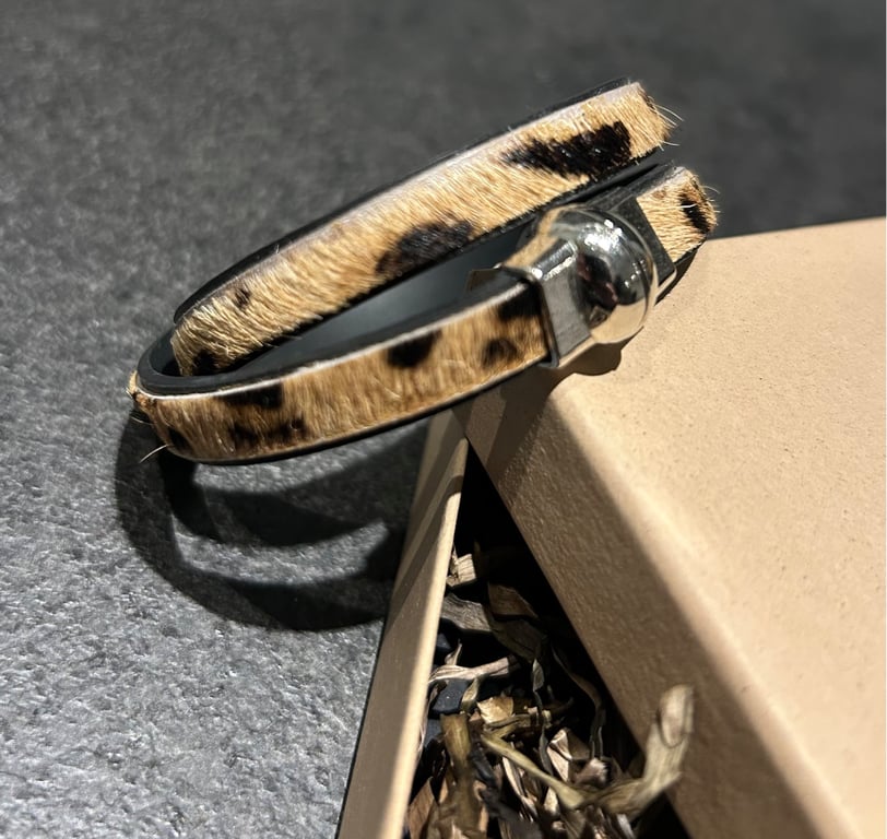 Armbånd med skind 