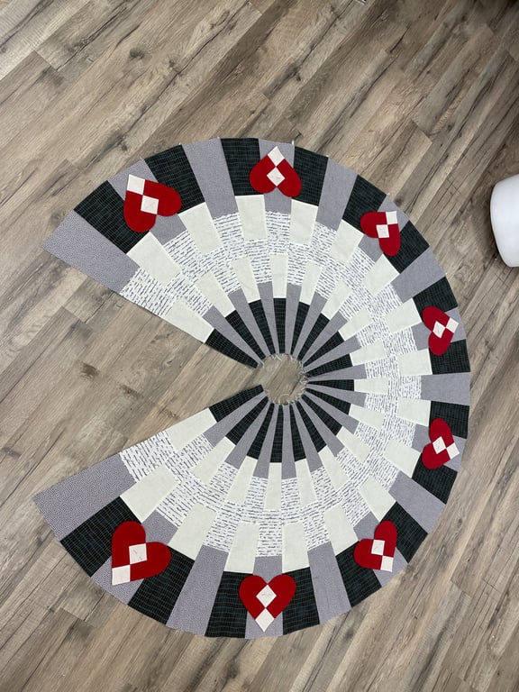 Juletræstæppe med hjerter - patchwork billede 2