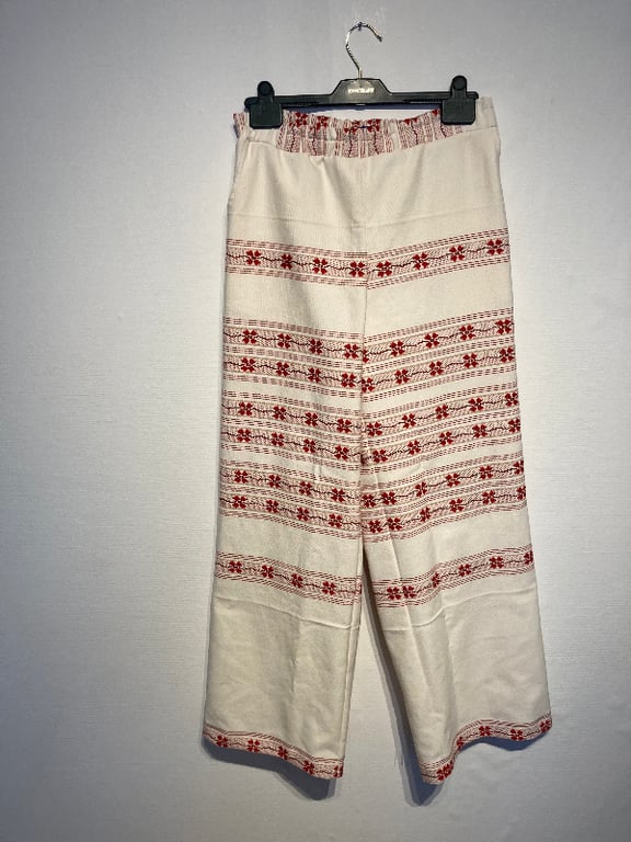 Julie-bukser med røde blomster