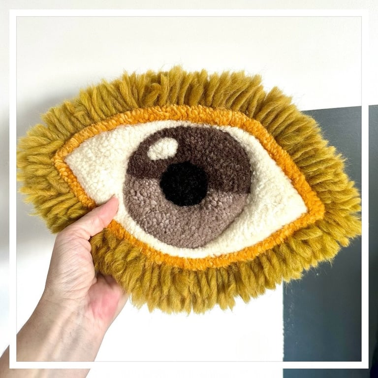 Tuftet øje i uld som vægophæng