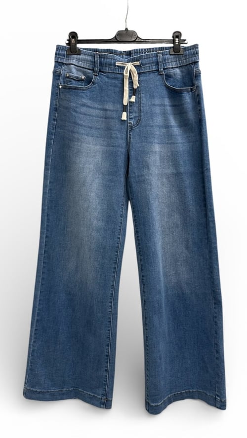 Evelyn strech jeans. Denim blue. Findes i str 44-52. (3)