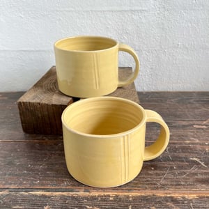 Kop med hank, gul – produktbillede