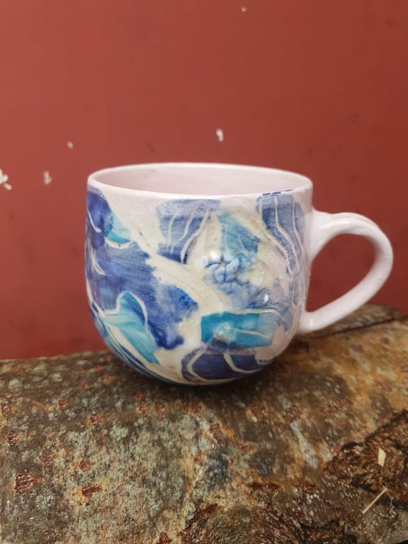 Malerisk kop med hank