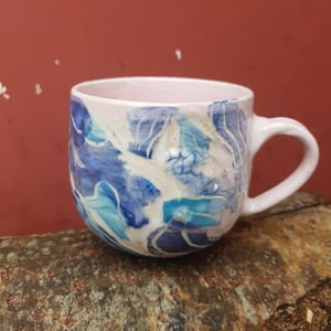 Malerisk kop med hank – produktbillede