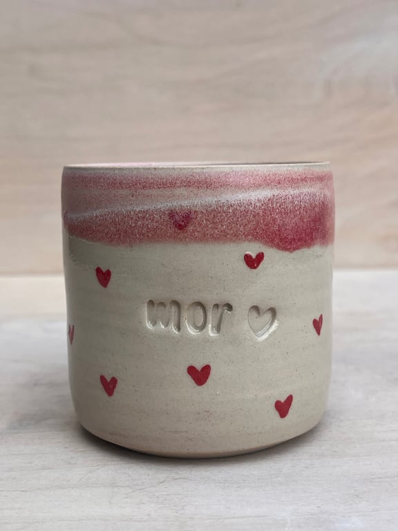 Mor krus med hjerter. 300 ml. H: 8 cm