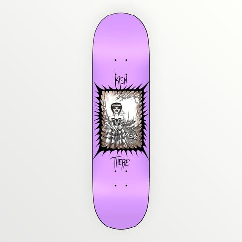 Lilla skateboard med illustration af en pige i en kjole omgivet af skarpe sorte kanter og teksten "KIEN THERE". (1)