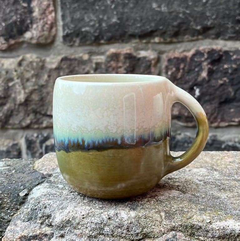 Hånddrejet kop med hank  billede 2