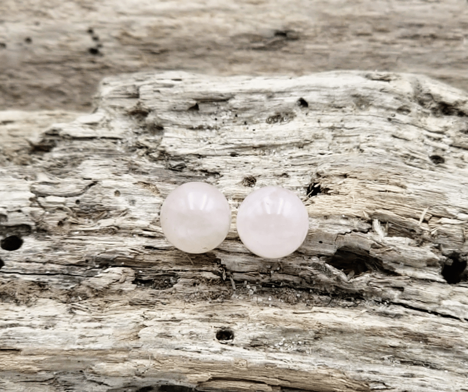 Rosakvarts ørestikker.