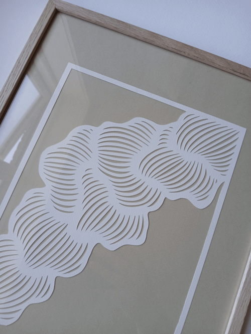 A3 papercut, beige, hvid, Indrammet 