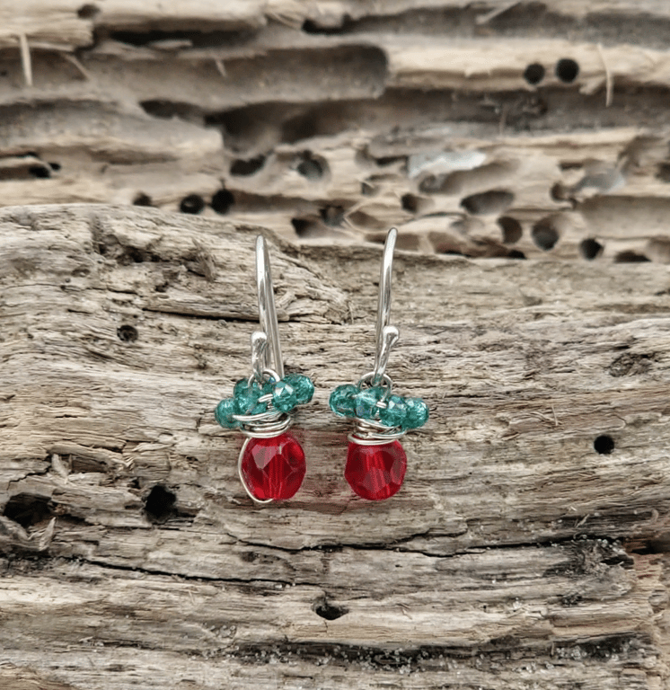 Ørekroge med krystaller.