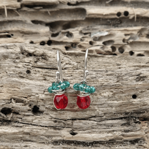 Ørekroge med krystaller. – produktbillede