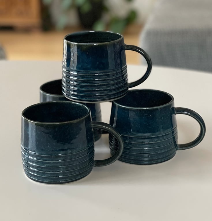 Krus m/hank og riller, havblå