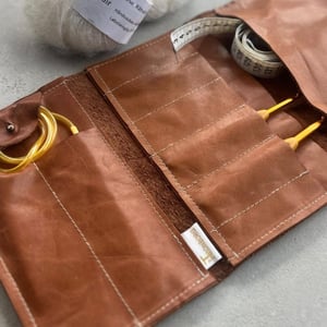 Pindeetui i skind – produktbillede