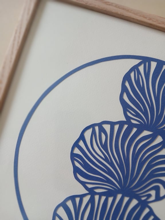 30x30cm papercut, kongeblå, indrammet  billede 2