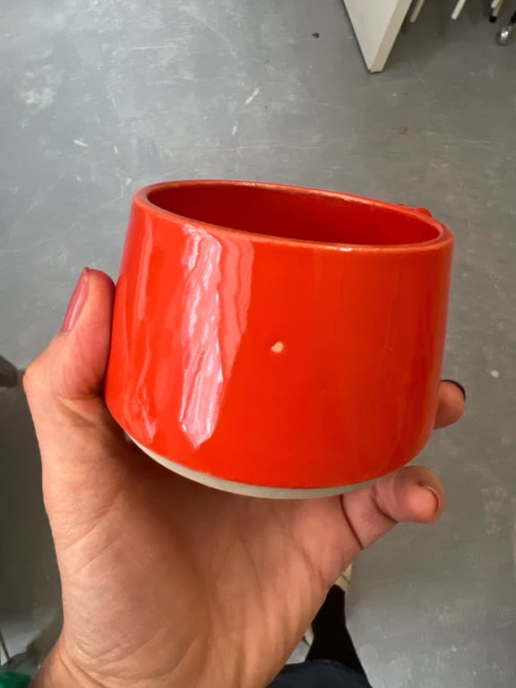 Knaldrød med hank  billede 3