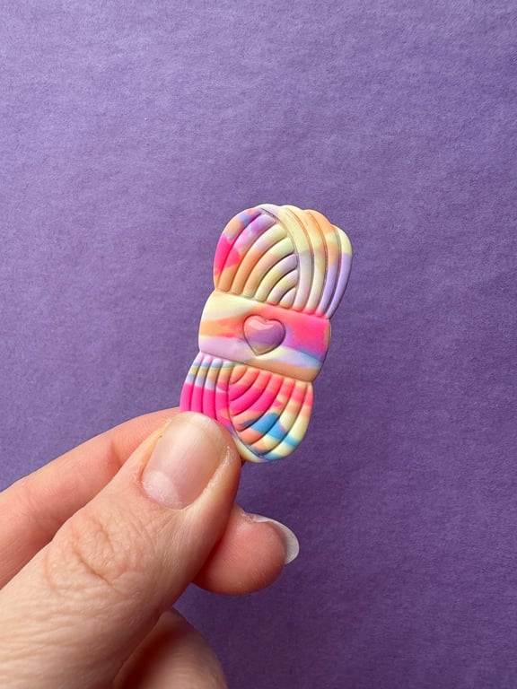 #2 garnnøgle broche