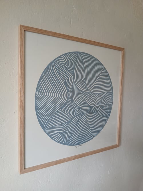 40x40cm papercut, støvet blå, indrammet 