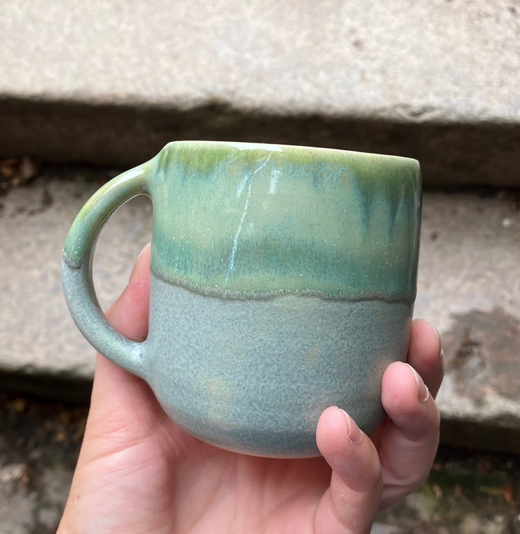 Hånddrejet kop med hank billede 4