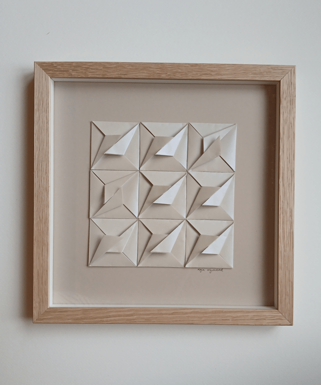 30x30cm foldet værk, beige, indrammet