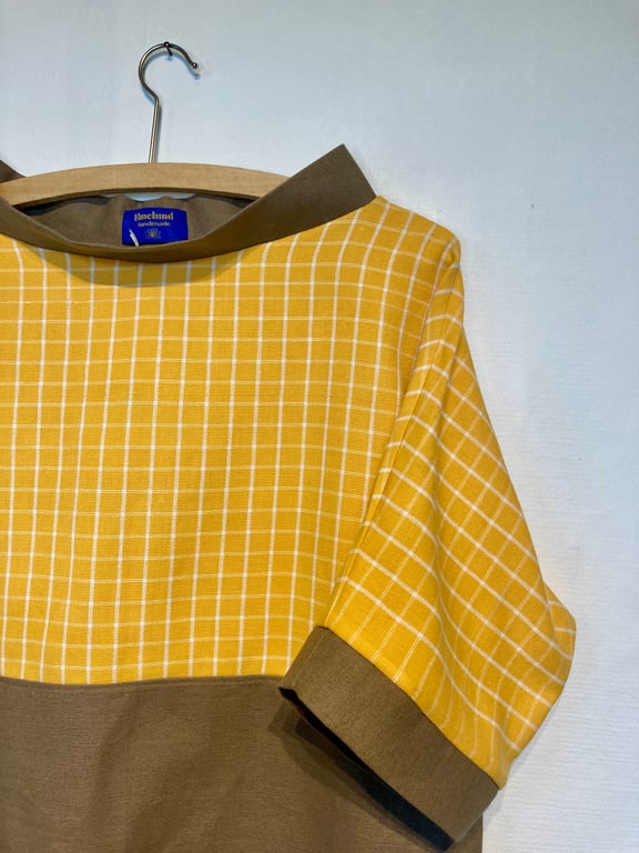 Trine-bluse i solgul og brun billede 2