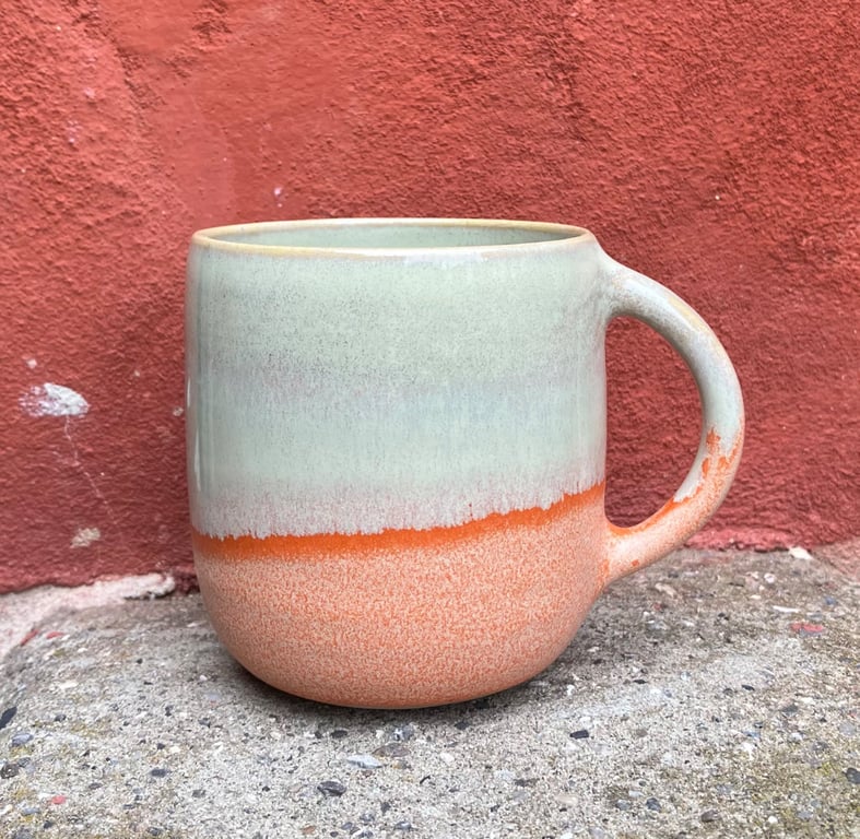 Hånddrejet kop med hank billede 4