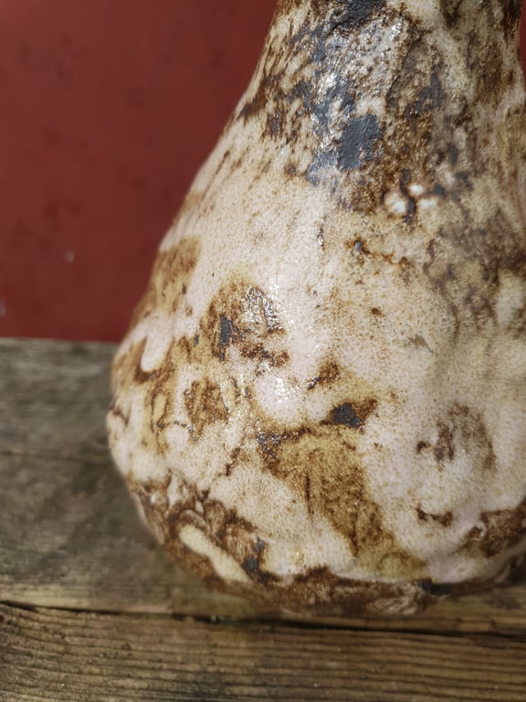 Vase med mildt og fredfyldt ansigt billede 4