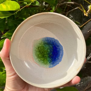 Hånddrejet skål med seaglass – produktbillede