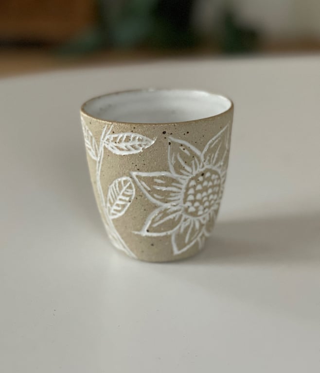 Cortado kop - blomst - hånddekoreret