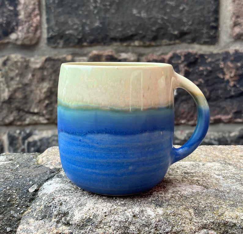 Hånddrejet kop med hank billede 6