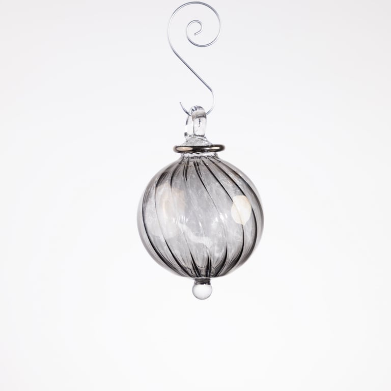 JULEKUGLE DESIGN 1030 SMOKE MED HVIDGULD