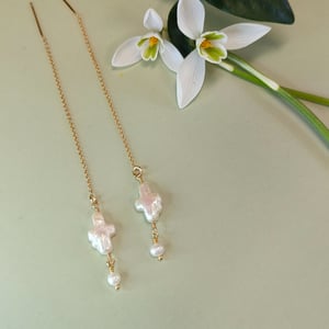 Kors-perlen øreringe – produktbillede