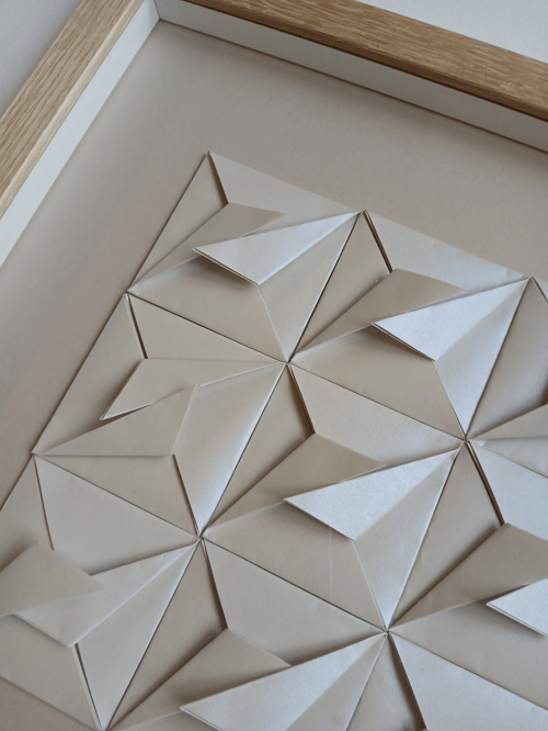 30x30cm foldet værk, beige, indrammet (2)