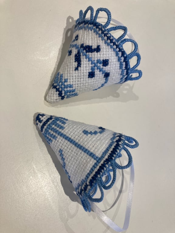 Kræmmerhus - blå- broderi  billede 2