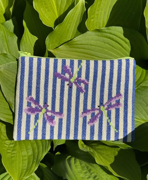 Dragonfly clutch 2022-10 Str. 13 x 19 cm.