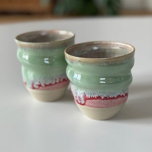 Kop, Cortado - spiral, rødmeleret/lys grøn – produktbillede